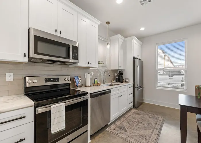 Villa Beignet House Cajun Luxury Full Kitchen Fast Wifi *